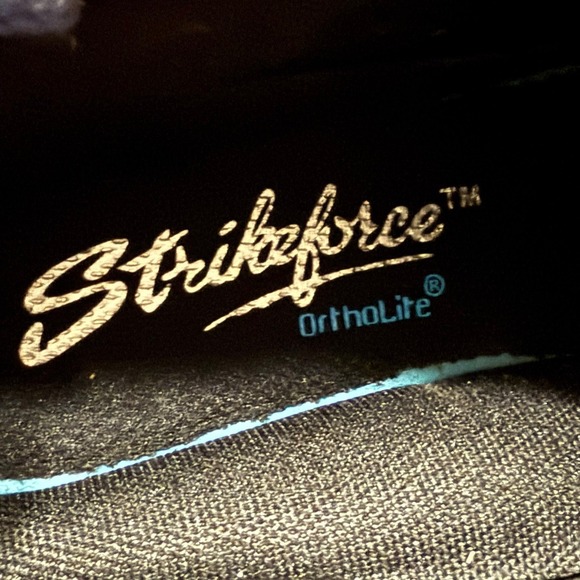 KR STRIKEFORCE EPIC BOWLING‎ SHOES size 9